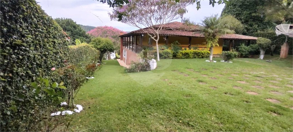 Chácara à venda com 5 quartos, sendo 2 suítes, no Centro, Piracaia, SP