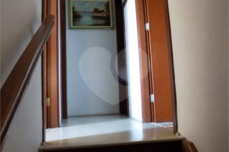 Casa à venda com 3 quartos, sendo 1 suíte, no condomínio Morada dos Pinheiros, São Paulo - SP