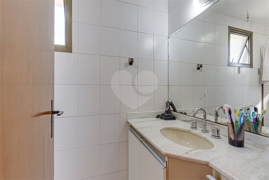 Apartamento à venda com 3 quartos, sendo 1 suíte, em Alto da Boa Vista, São Paulo, SP