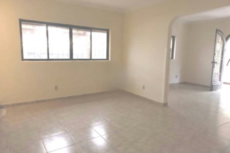 Casa/ Sobrado Amplo no Boqueirão/ Santos/SP