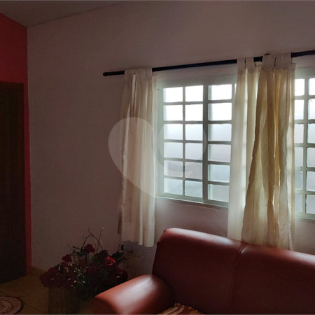 Casa à venda com 3 quartos, sendo 1 suíte, em Vila Santa Helena, Atibaia, SP