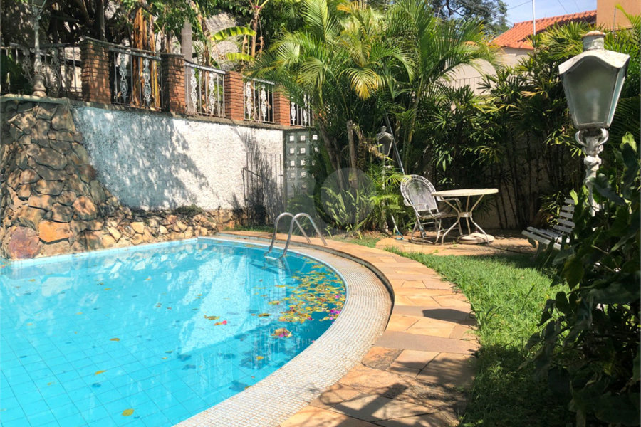 Sobrado à venda com 5 quartos, sendo 1 suíte,  em Jardim São Bento, São Paulo, SP