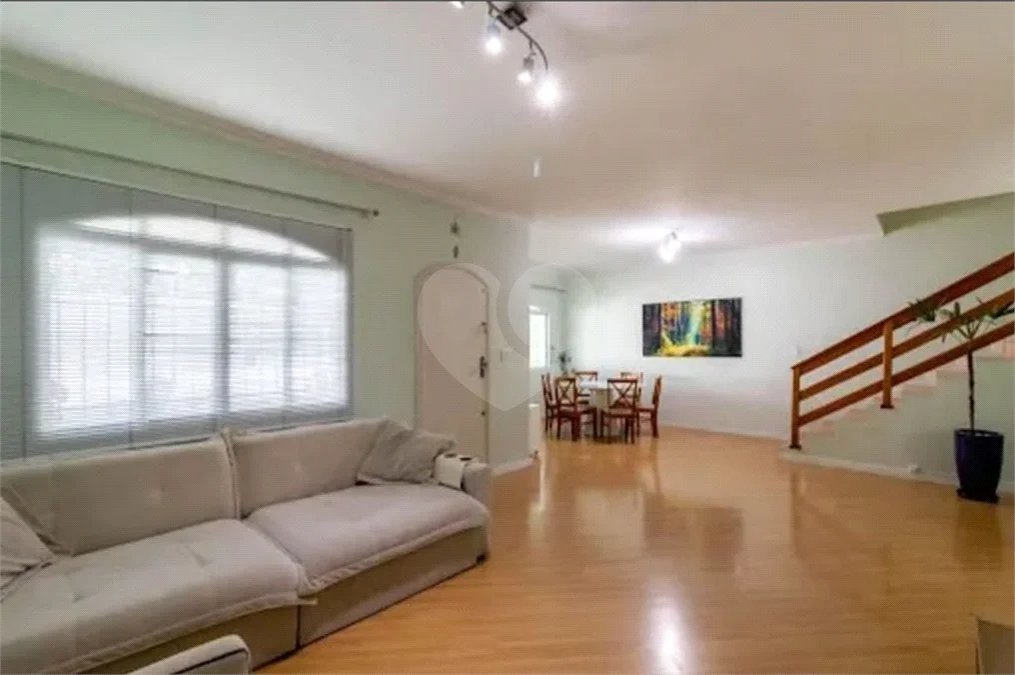 Sobrado à venda no Jardim Bom Clima, com 300 m² com 3 dormitórios piscina e churrasqueira