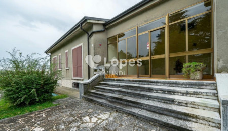 Casa multifamiliar à venda em Verona, Itália – 3 unidades e 12.000 m²