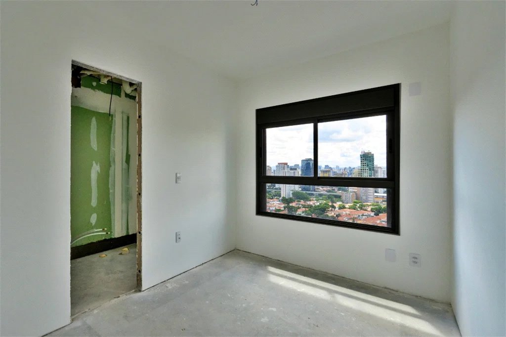 Apartamento à venda com 4 quartos, sendo 2 suítes,  em Jardim das Acácias, São Paulo, SP