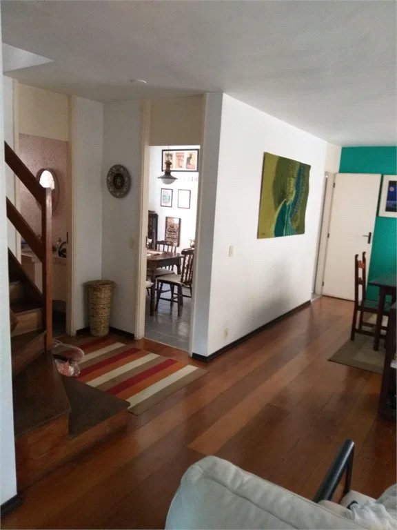 Casa à venda com 4 quartos, sendo 2 suítes, no condomínio Vila Panamericana, São Paulo - SP