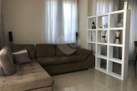 Casa à venda com 4 quartos, sendo 2 suítes, no condomínio Terras de São Francisco, Vinhedo - SP