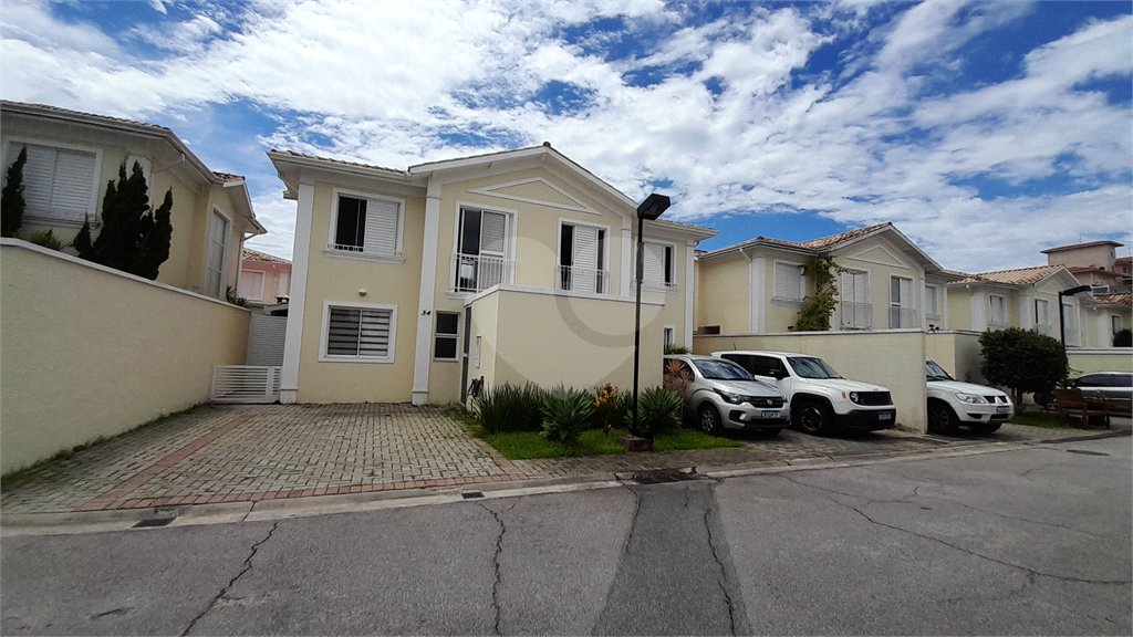 Casa à venda com 3 quartos, sendo 1 suíte, no condomínio Residencial Jardins, São Bernardo do Campo - SP