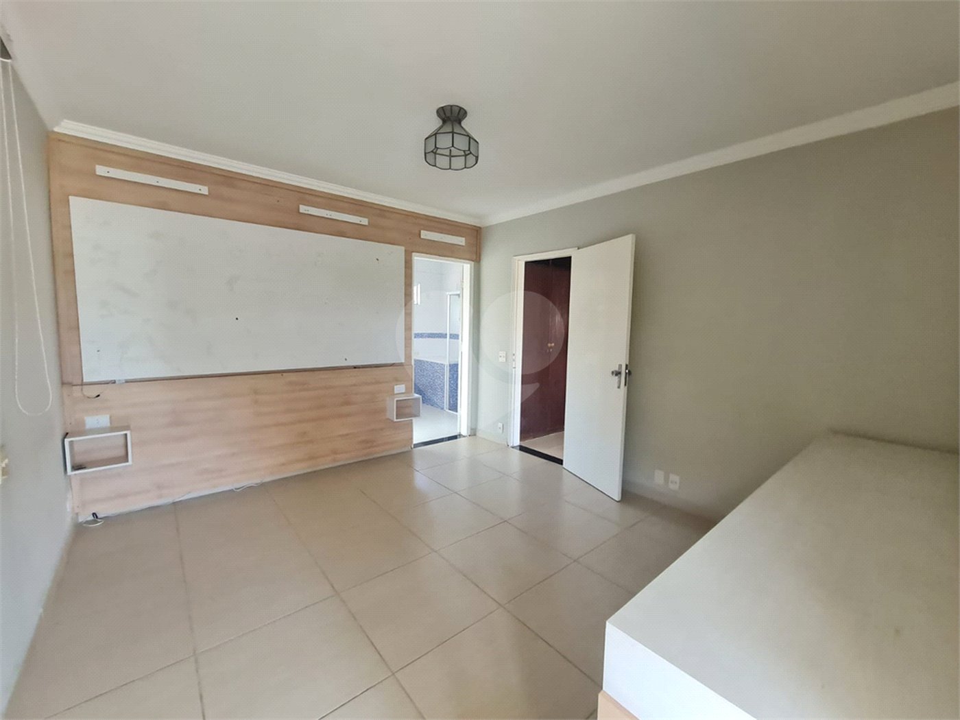 Sobrado à venda com 4 quartos, sendo 1 suíte,  em Interlagos, São Paulo, SP