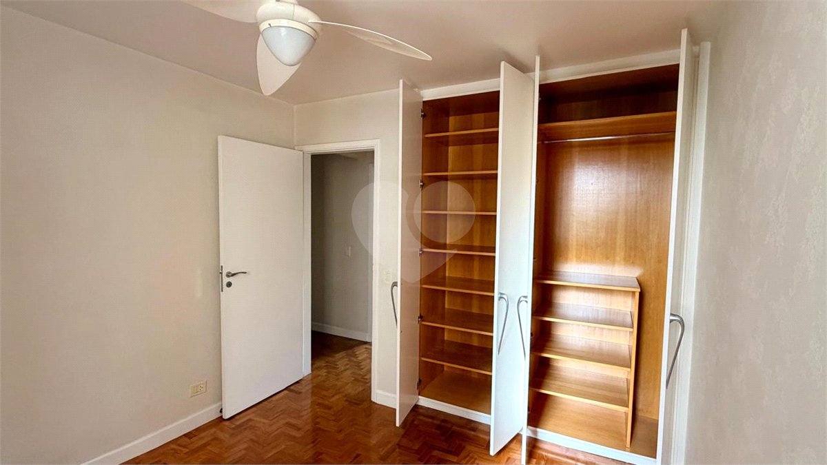 Apartamento à venda com 3 quartos, sendo 1 suíte,  em Moema, São Paulo, SP
