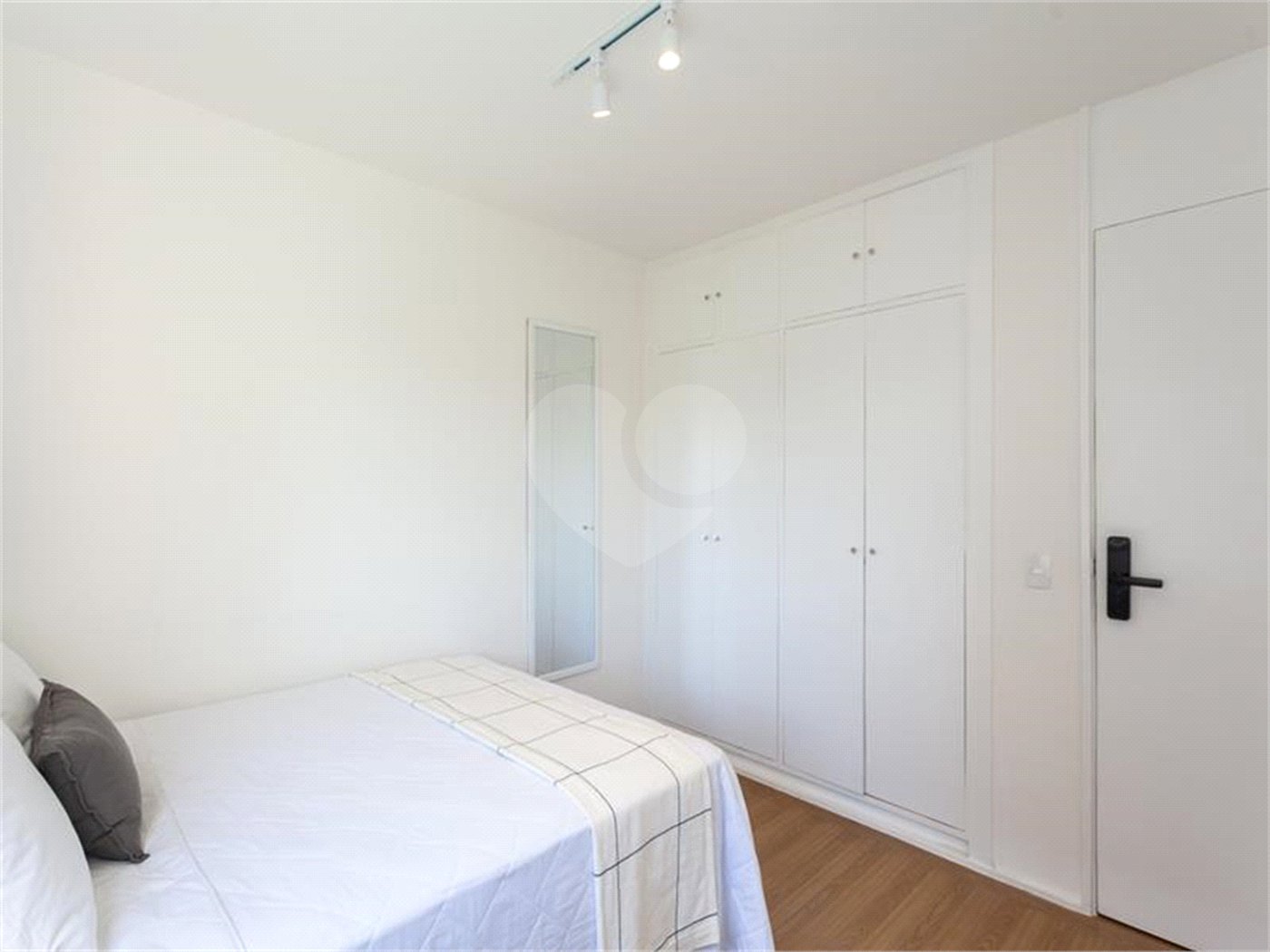 Apartamento à venda com 4 quartos, sendo 1 suíte, em Vila Olímpia, São Paulo, SP