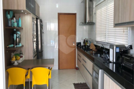 Casa à venda com 4 quartos, sendo 3 suítes, no condomínio Residencial Terra Nobre, Indaiatuba - SP