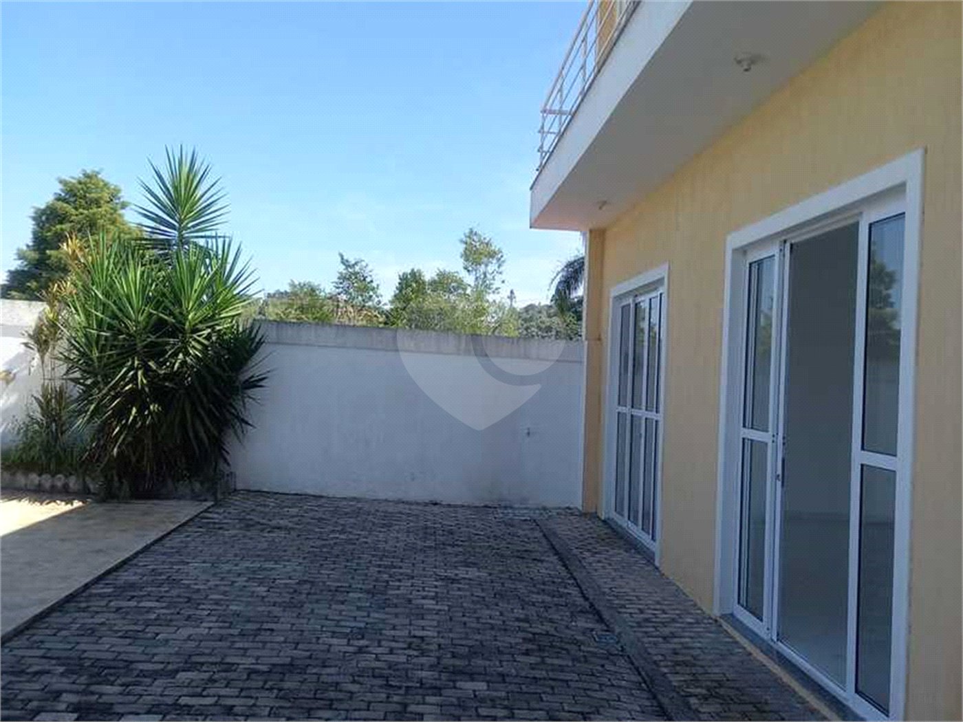 Casa à venda com 4 quartos, sendo 2 suítes,  no condomínio Jardim Imperador, Igaratá - SP