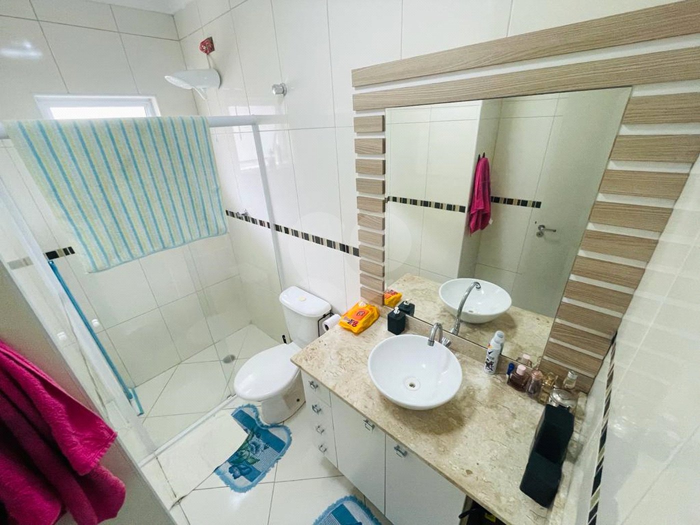 Casa à venda com 3 quartos, sendo 1 suíte,  no condomínio Rafaela I, São Paulo - SP