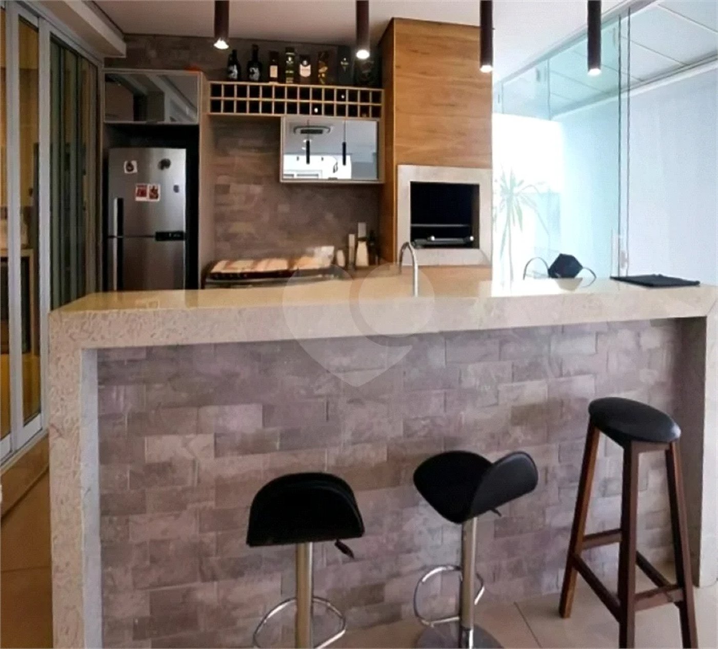 Casa de Alto Padrão em Condomínio com 4 suítes.