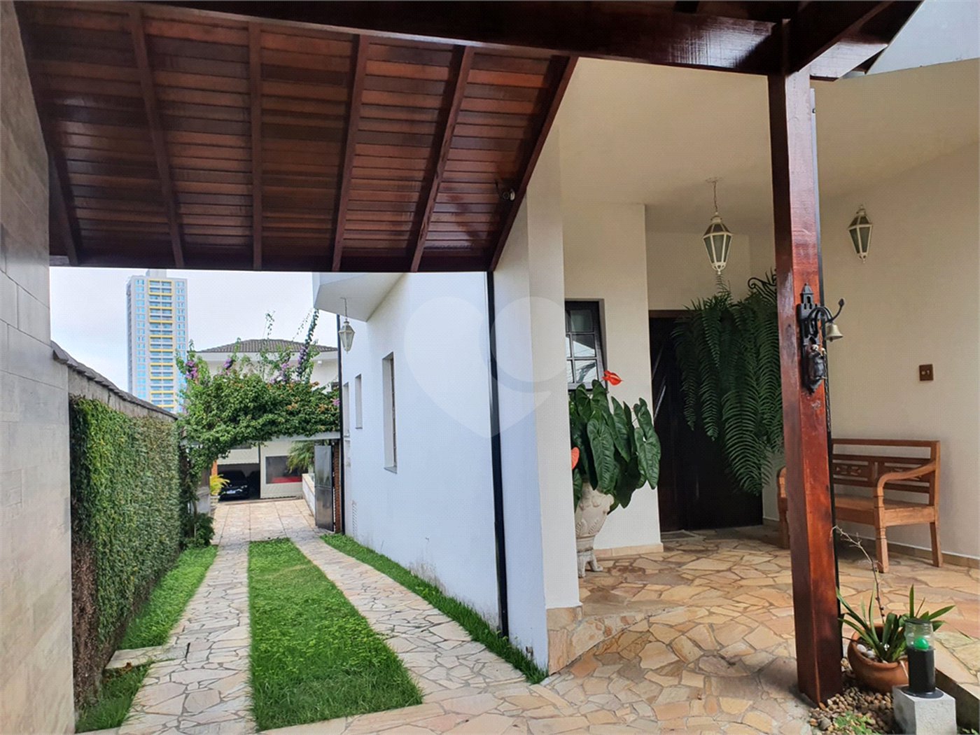 Casa à venda com 4 quartos, sendo 2 suítes,  em Mogi Moderno, Mogi das Cruzes, SP