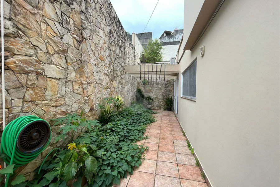 Sobrado à venda com 4 suítes em Jardim São Bento, São Paulo, SP