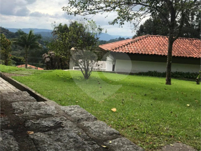 Casa à venda com 6 quartos, sendo 5 suítes,  em Roseira, Mairiporã, SP