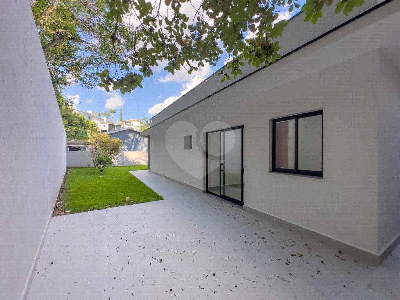 Casa à venda com 4 quartos, sendo 3 suítes, no condomínio Estância Marambaia, Vinhedo - SP