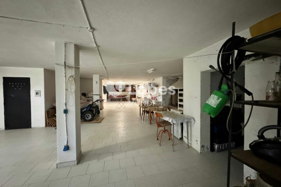 Casa multifamiliar à venda em Verona, Itália – 3 unidades e 12.000 m²