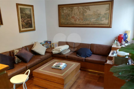 Casa à venda com 7 quartos, sendo 2 suítes, em Jardim Londrina, São Paulo, SP