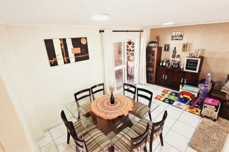 Casa à venda com 4 quartos, sendo 2 suítes, em Jardim Meny, São Roque, SP