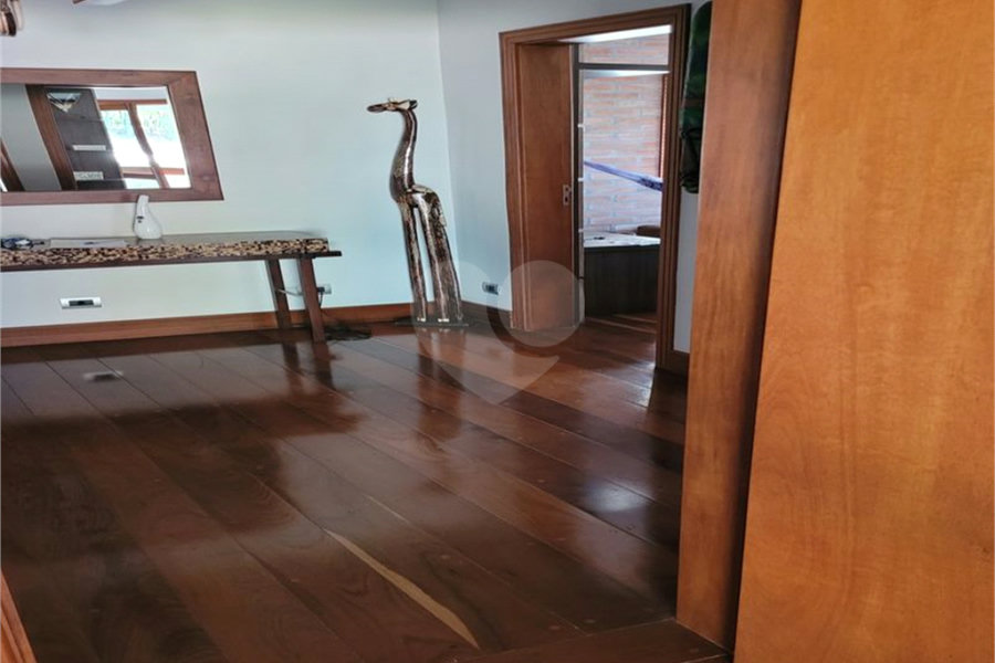 Casa à venda com 4 quartos, sendo 2 suítes, no condomínio Alpes da Cantareira, Mairiporã - SP