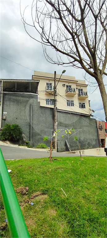 Casa à venda com 5 quartos, sendo 3 suítes, no condomínio Village Texeira Campos, Rio de Janeiro - RJ