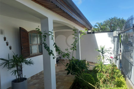 Casa Térrea à venda com 3 quartos, sendo 1 suíte,  em Cidade Dutra, São Paulo, SP