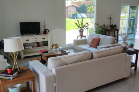 Casa à venda com 3 suítes no condomínio Reserva dos Vinhedos, Louveira - SP
