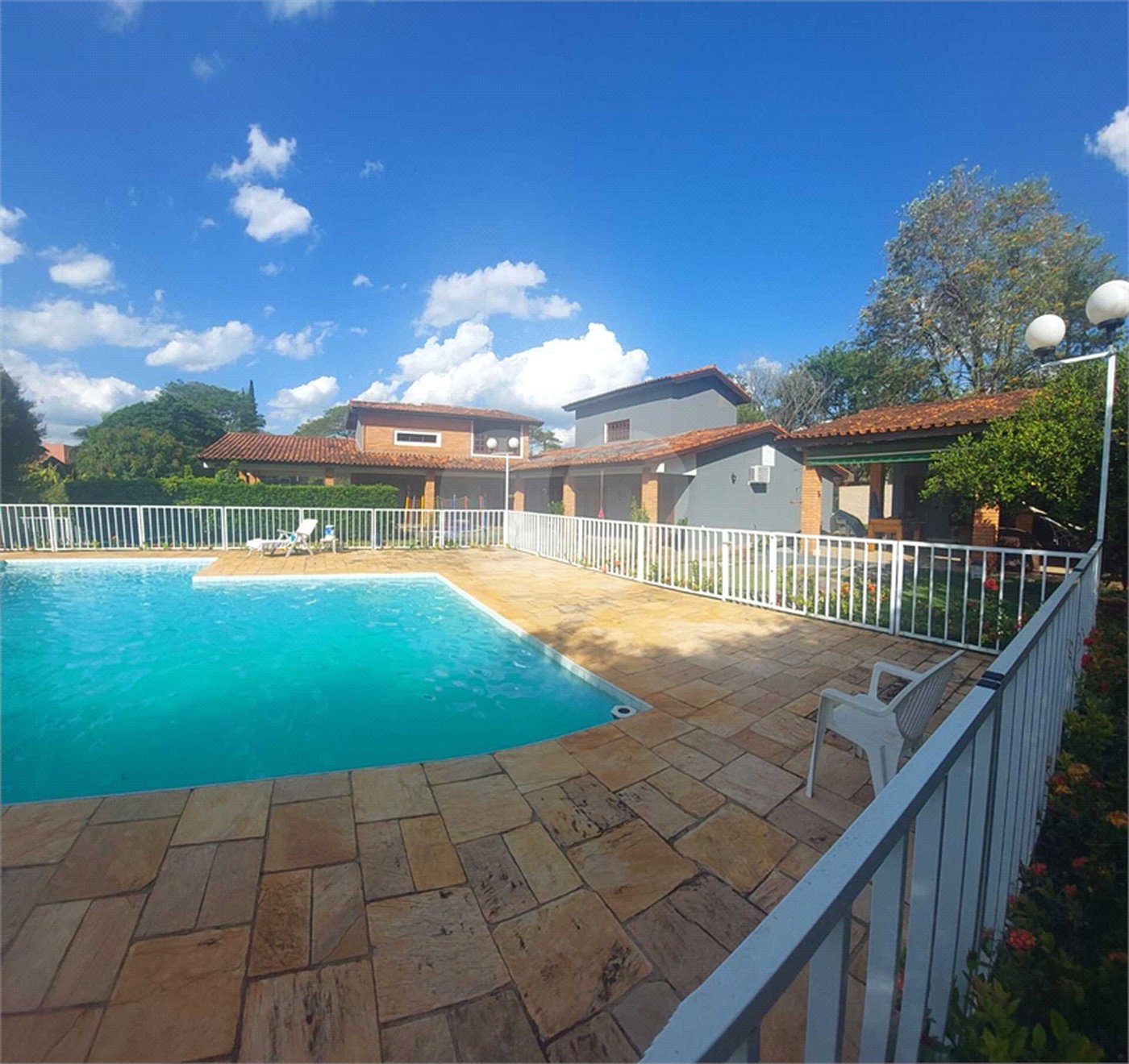 Casa à venda com 4 quartos, sendo 2 suítes, no condomínio Eco Clube Vivendas do Lago, Sorocaba - SP