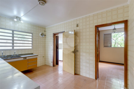 Casa à venda com 4 quartos, sendo 3 suítes, em Jardim Marajoara, São Paulo, SP