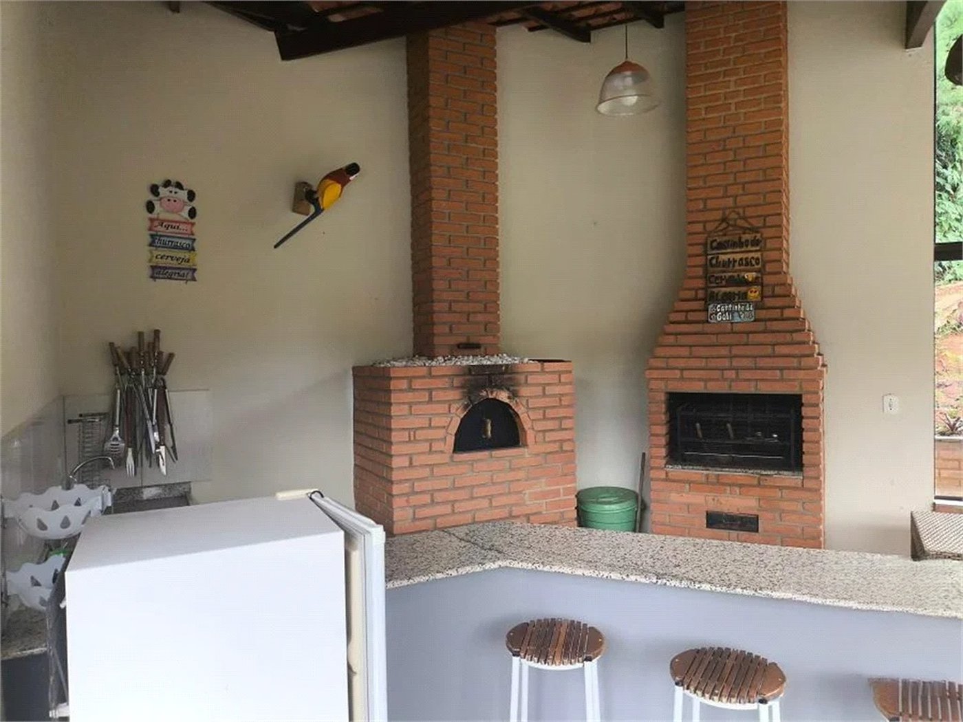 Casa à venda com 3 suítes no condomínio Granja Verediana, Ibiúna - SP