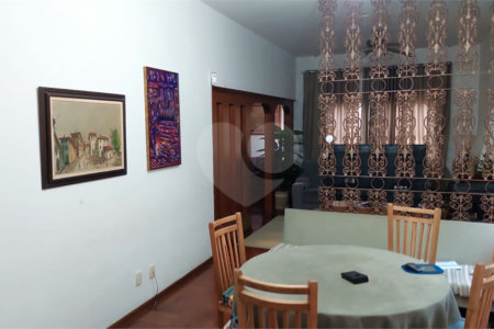 Casa à venda com 7 quartos, sendo 2 suítes, em Jardim Londrina, São Paulo, SP