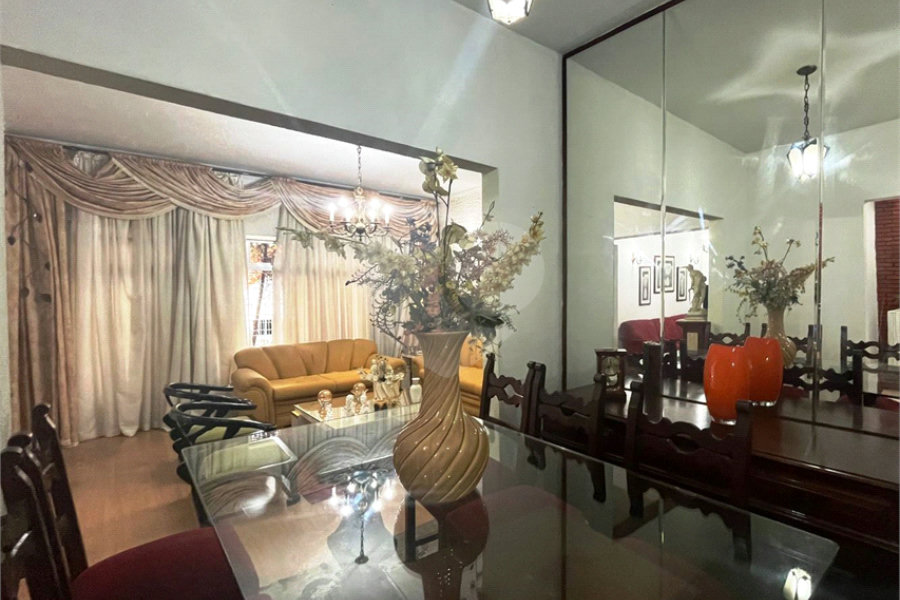 Casa à venda com 4 quartos, sendo 3 suítes, em Jardim França, São Paulo, SP