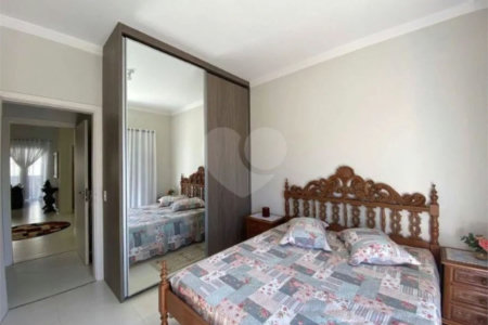 Casa à venda com 4 suítes no condomínio Ipê Velho, Vinhedo - SP