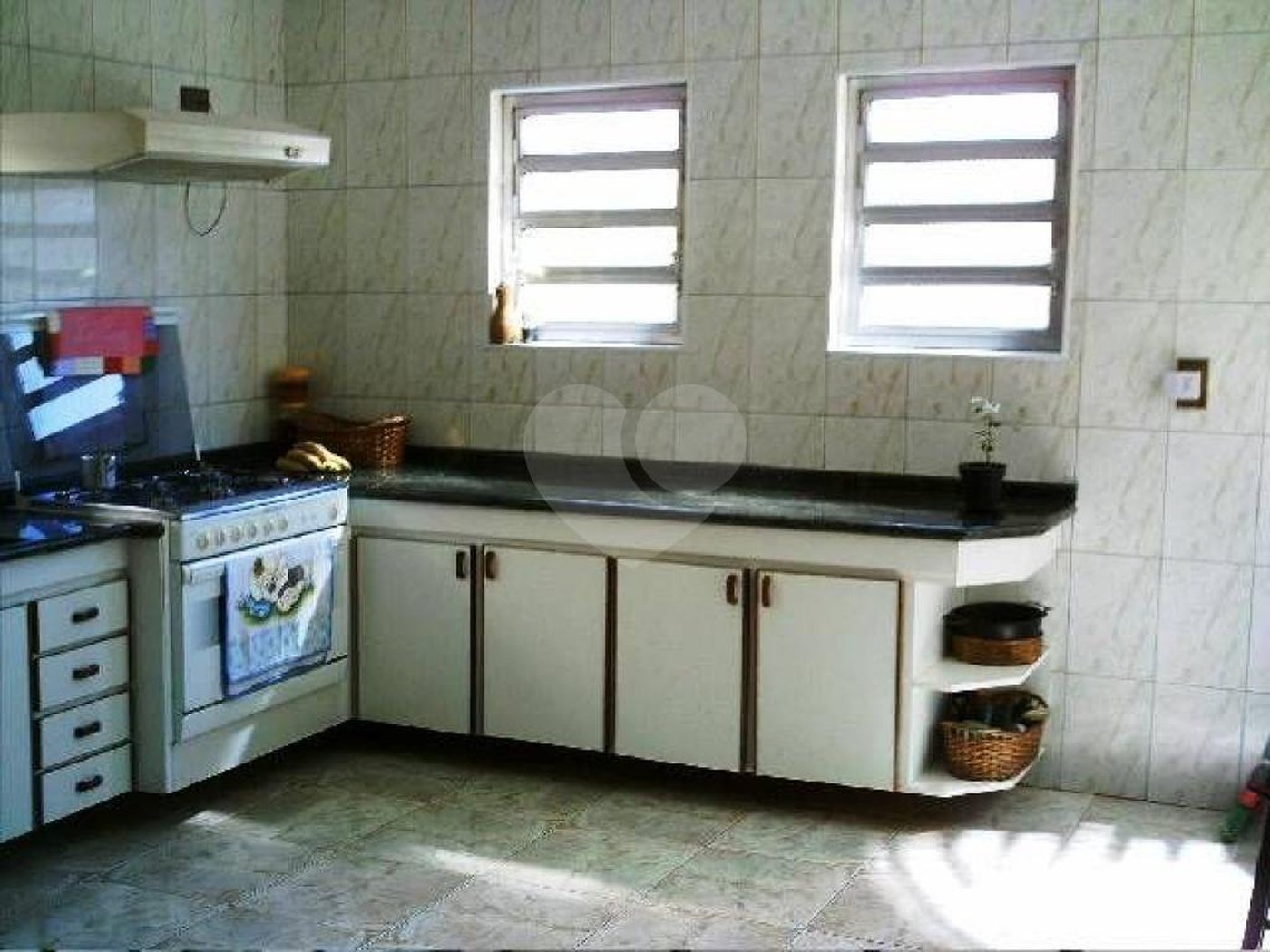 Sobrado à venda com 4 quartos, sendo 3 suítes, em Horto, São Paulo, SP