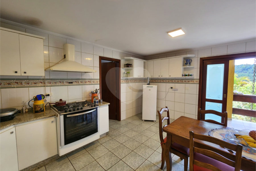 Casa à venda com 5 suítes no condomínio Suíça da Cantareira, Mairiporã - SP