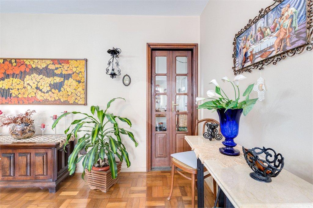 Apartamento à venda com 4 quartos, sendo 1 suíte,  em Chácara Santo Antônio, São Paulo, SP