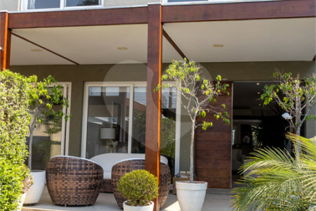 Casa à venda com 3 suítes em Chácara Monte Alegre, São Paulo, SP