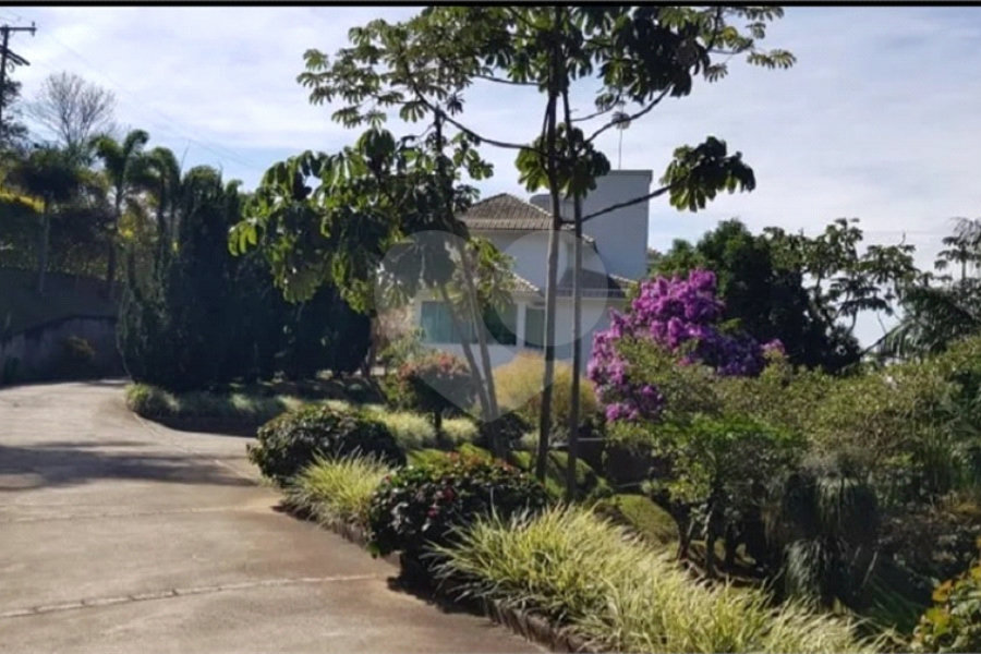 Casa à venda com 4 suítes no condomínio Monte Samkhya, Serra Negra - SP