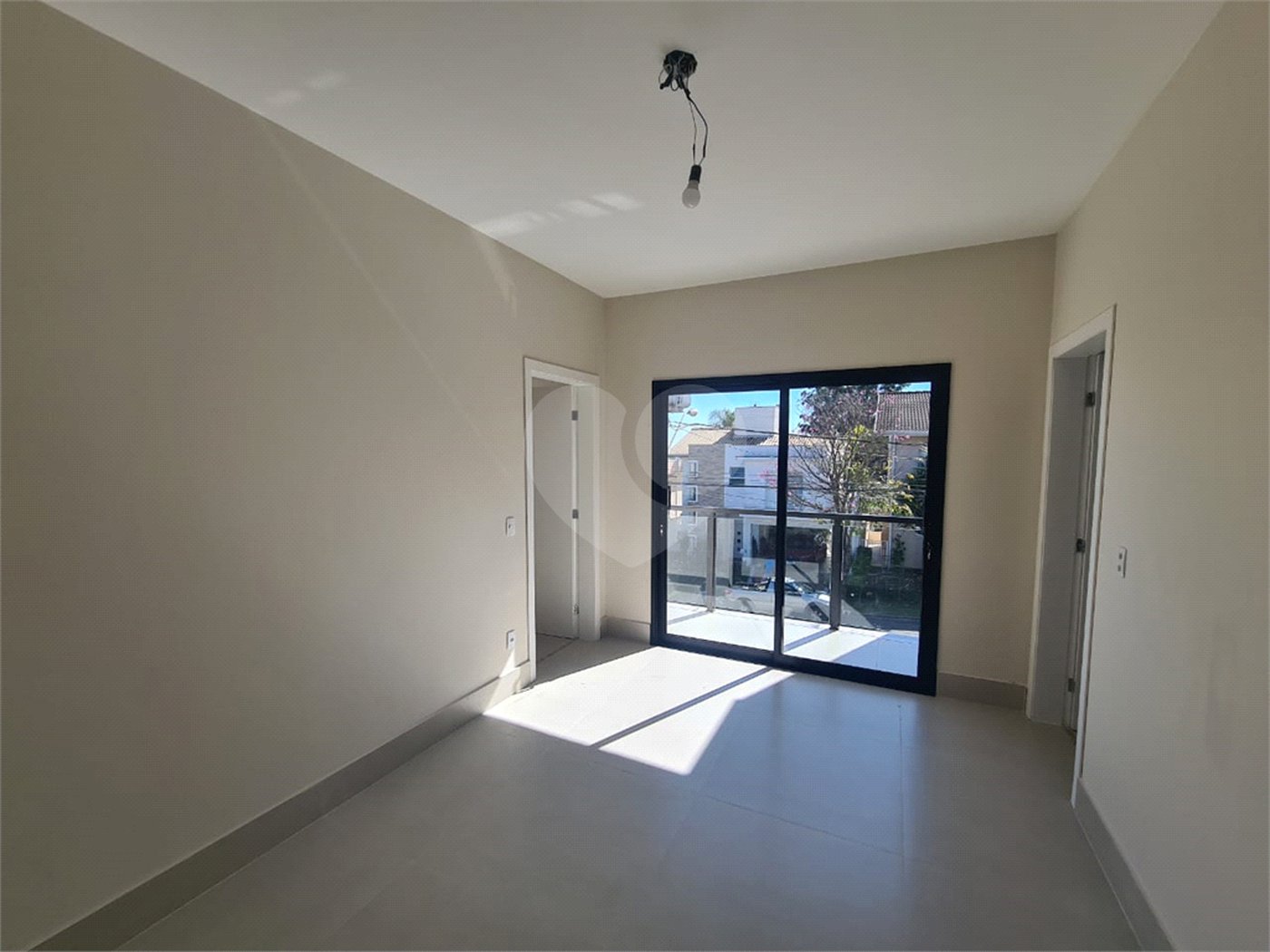 Casa à venda com 3 suítes no condomínio Loteamento Recanto dos Paturis, Vinhedo - SP