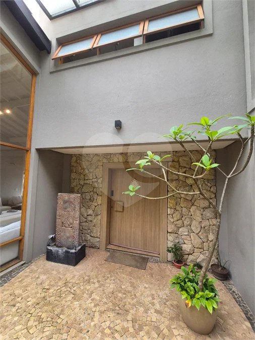 Casa em Condomínio de Alto Padrão no Suíça da Cantareira.