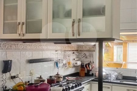 Casa à venda com 4 quartos, sendo 2 suítes, no condomínio Canamari, São Paulo - SP
