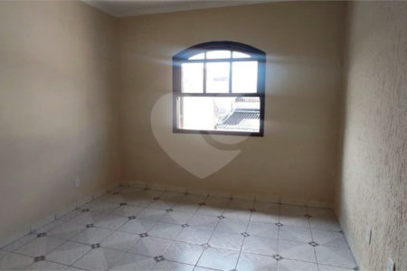 Casa com 180m², 3 dormitórios, 1 vaga, à venda na Vila Scarpelli em Santo André.