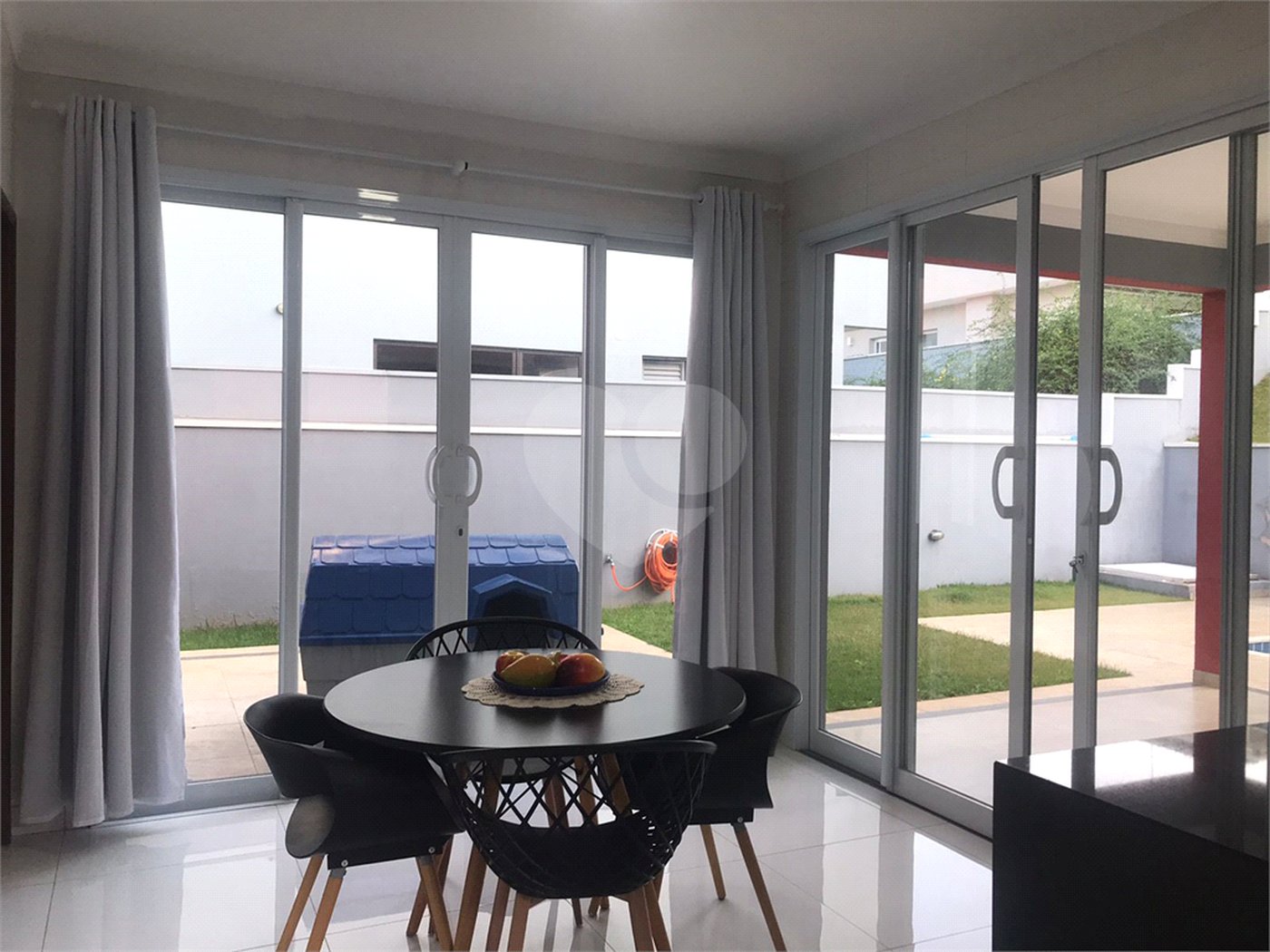 Casa à venda com 3 quartos, sendo 2 suítes,  no condomínio Morada do Bosque, Vinhedo - SP
