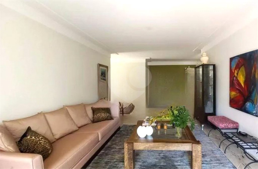 Casa à venda com 3 suítes no condomínio Vale da Santa Fé, Vinhedo - SP