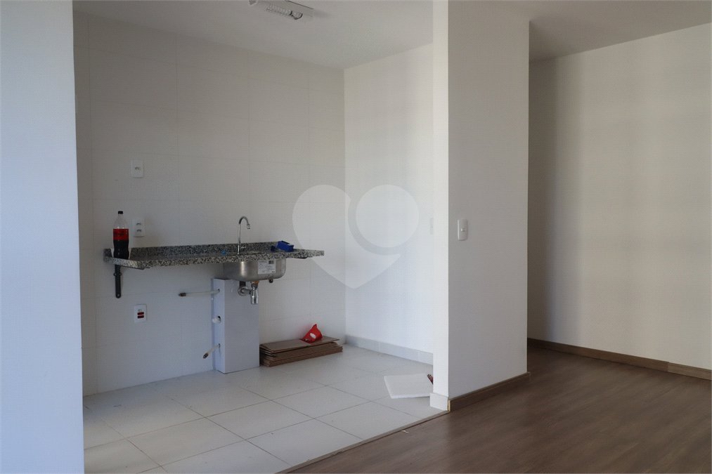 Apartamento à venda com 3 quartos, sendo 1 suíte, em Vila Anastácio, São Paulo, SP