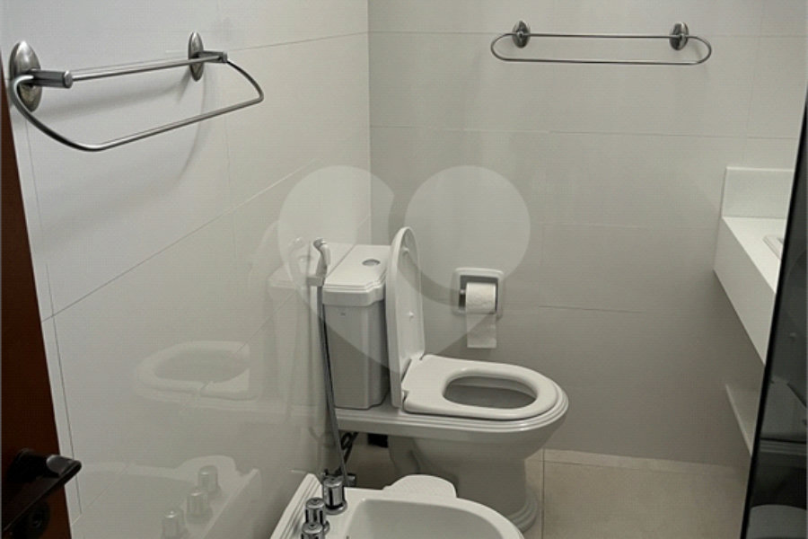 Apartamento à venda ou para alugar com 3 quartos, sendo 1 suíte, em Enseada, Guarujá, SP