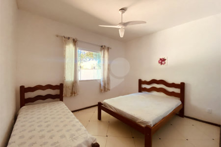 Casa em condomínio para alugar com 2 quartos, sendo 1 suíte, em Caravelas, Armação dos Búzios, RJ